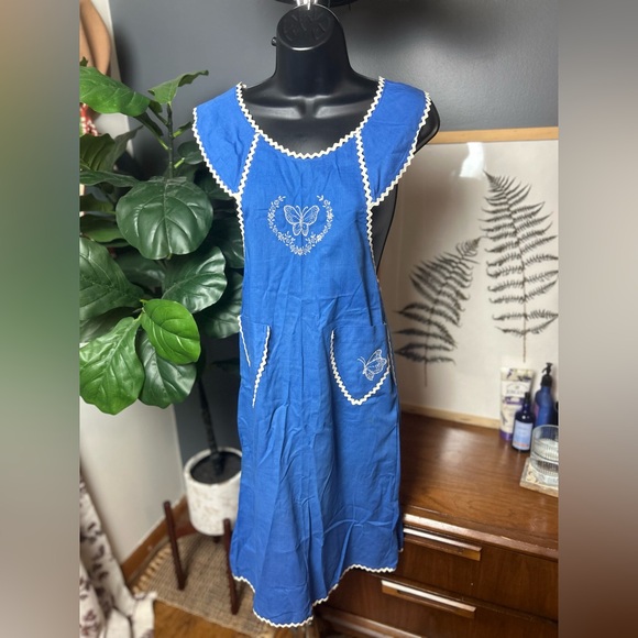 Other - Vintage Butterfly Blue and White Apron